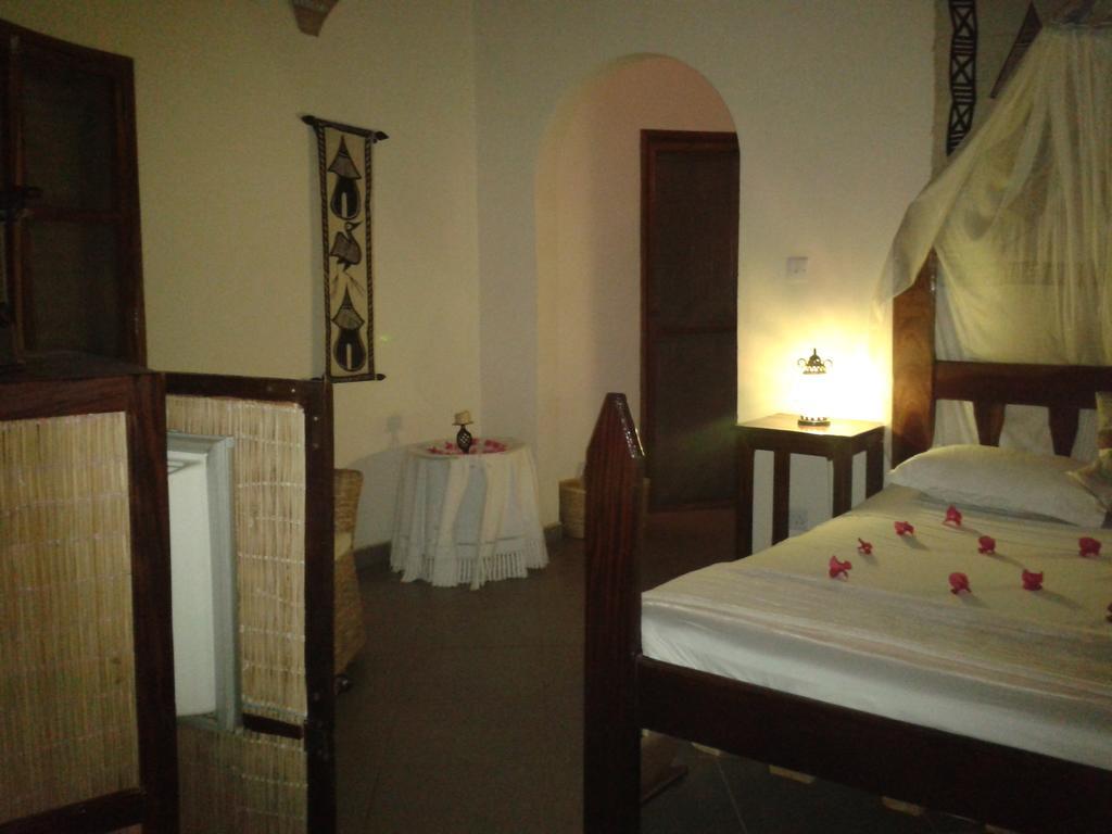 Mandinka Lodge Kololi Room photo